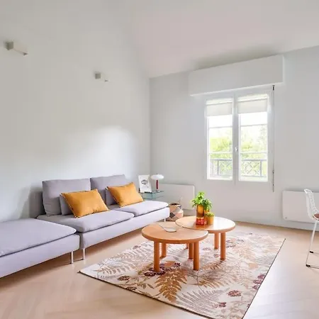 Le Riviera, Elegant Duplex Apartment Cergy